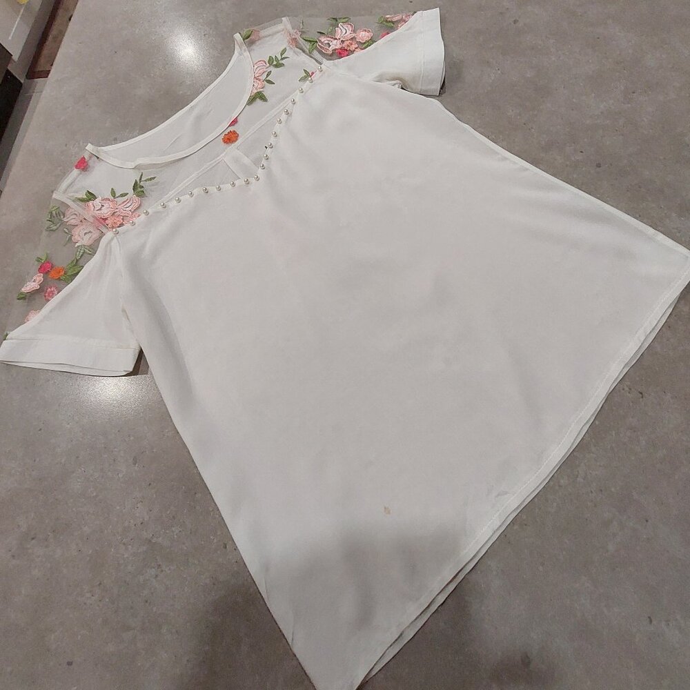 Women's White Short Sleeves Blouse w/Embroidered Florals Mesh Pearls - Size SML